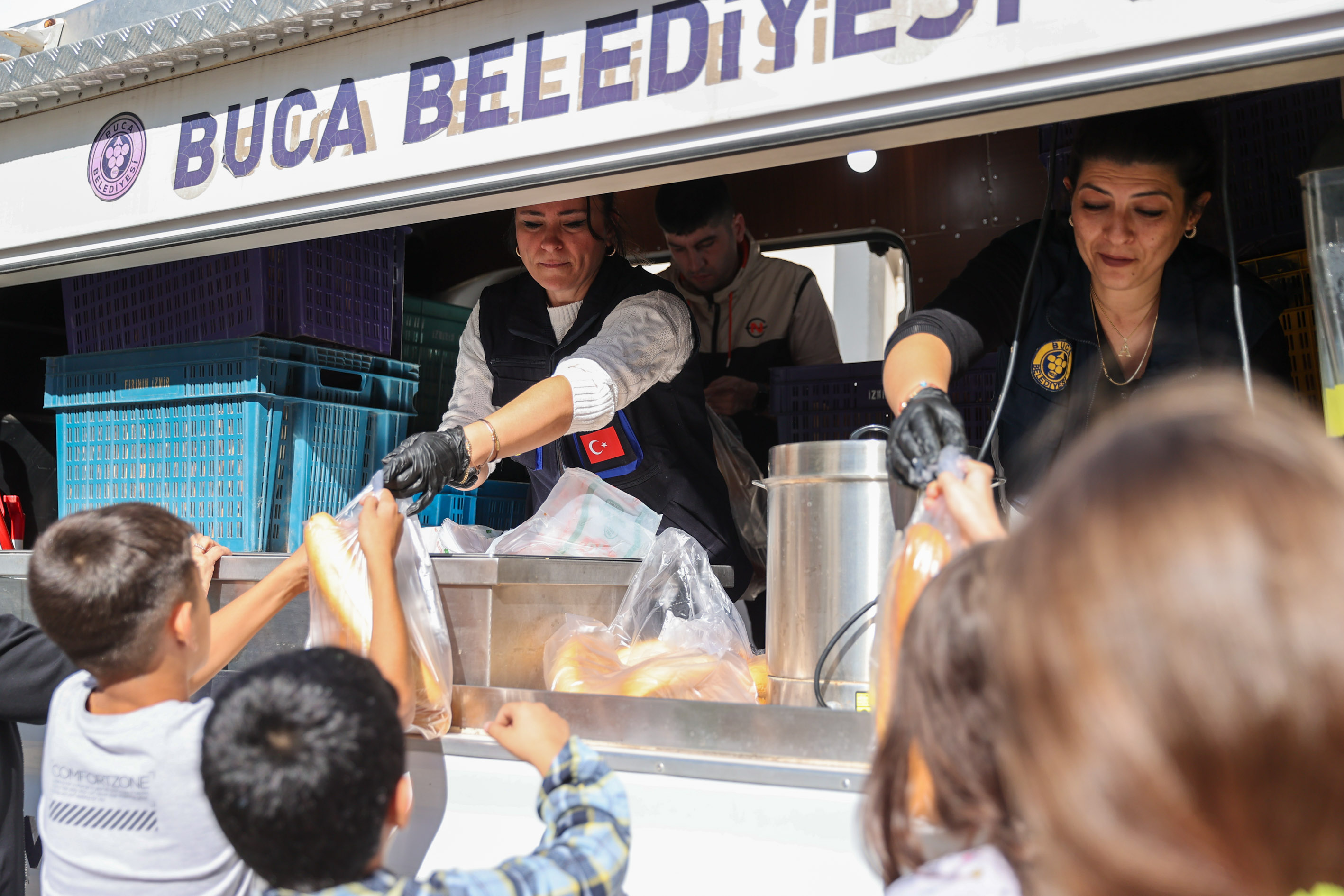 Buca Belediyesi’nden Ihtiyaç Sahibi Ailelere Gıda Desteği 2