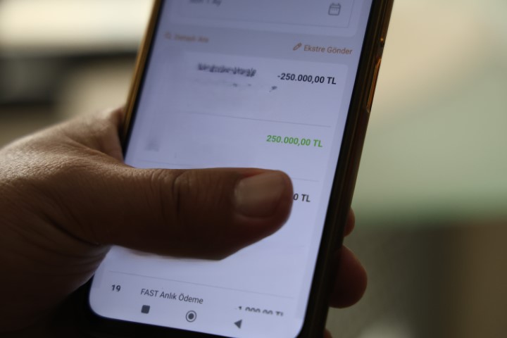 Dogum Gununde Banka Surprizi Sandi Gelen 250 Bin Tlyi Gozunu Kirpmadan Iade Etti (2)