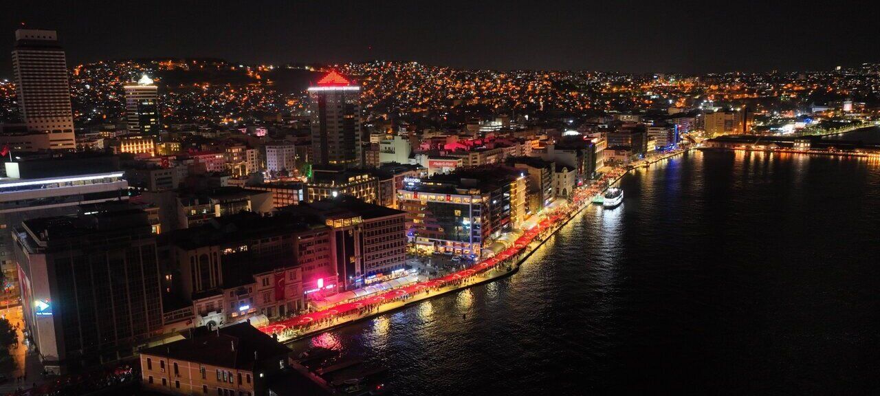 Cumhuriyet’in 102. yılı İzmir’de büyük coşkuyla kutlandı