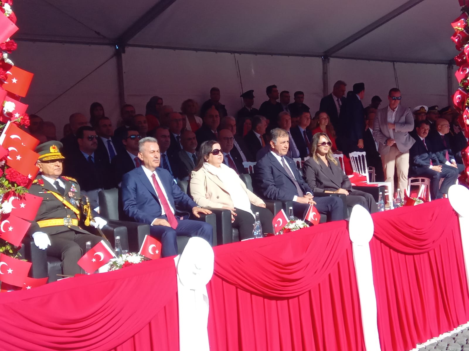 izmirde-cumhuriyetin-102nci-yili-coskuyla-kutlaniyor