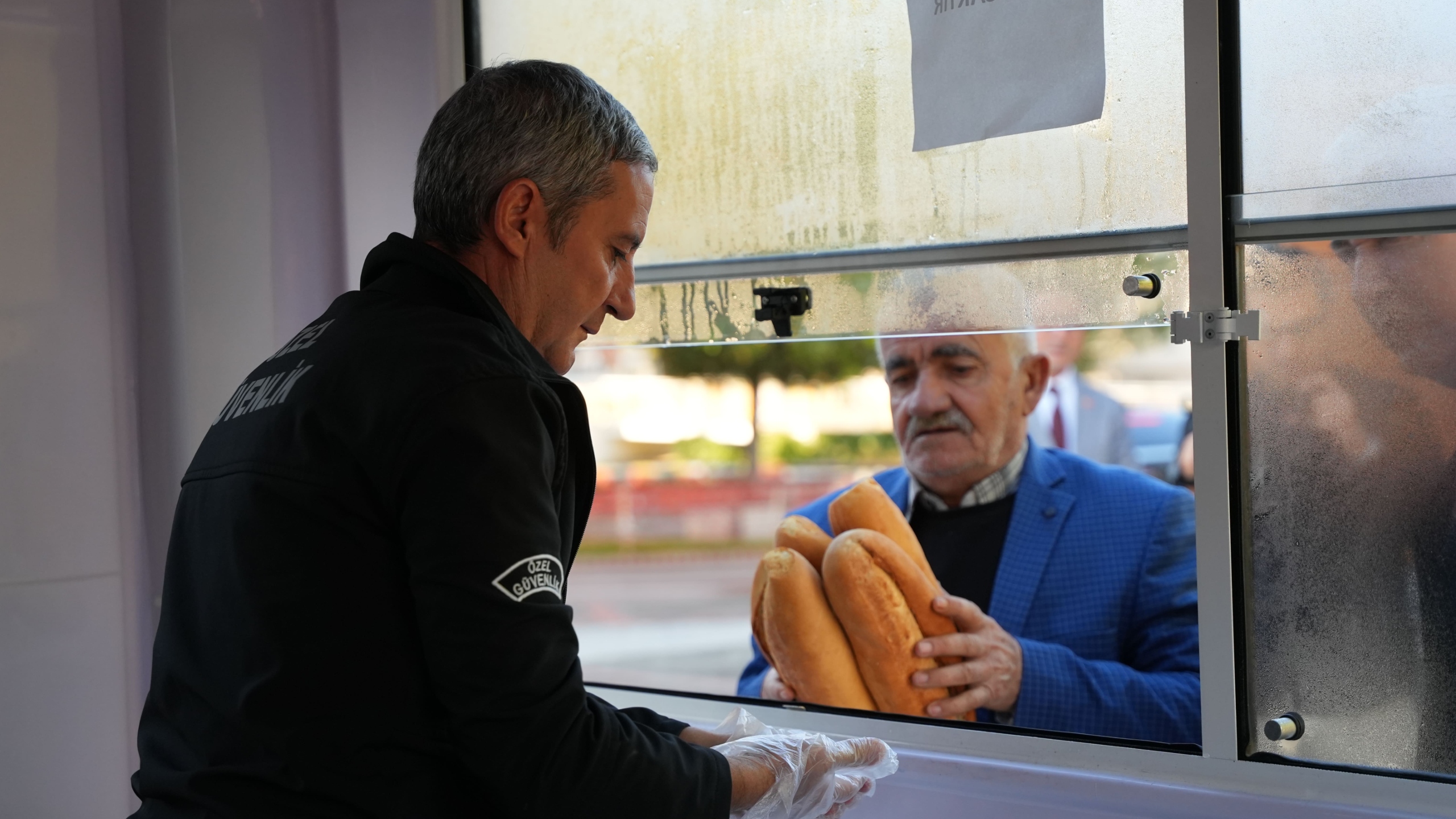 Kemalpaşa’da Halk Ekmek Büyük Ilgi Görüyor