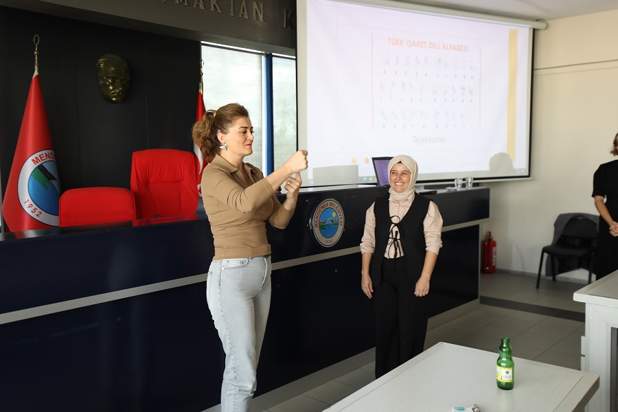 Menderes Belediyesi’nde Personele İşaret Dili Eğitimi
