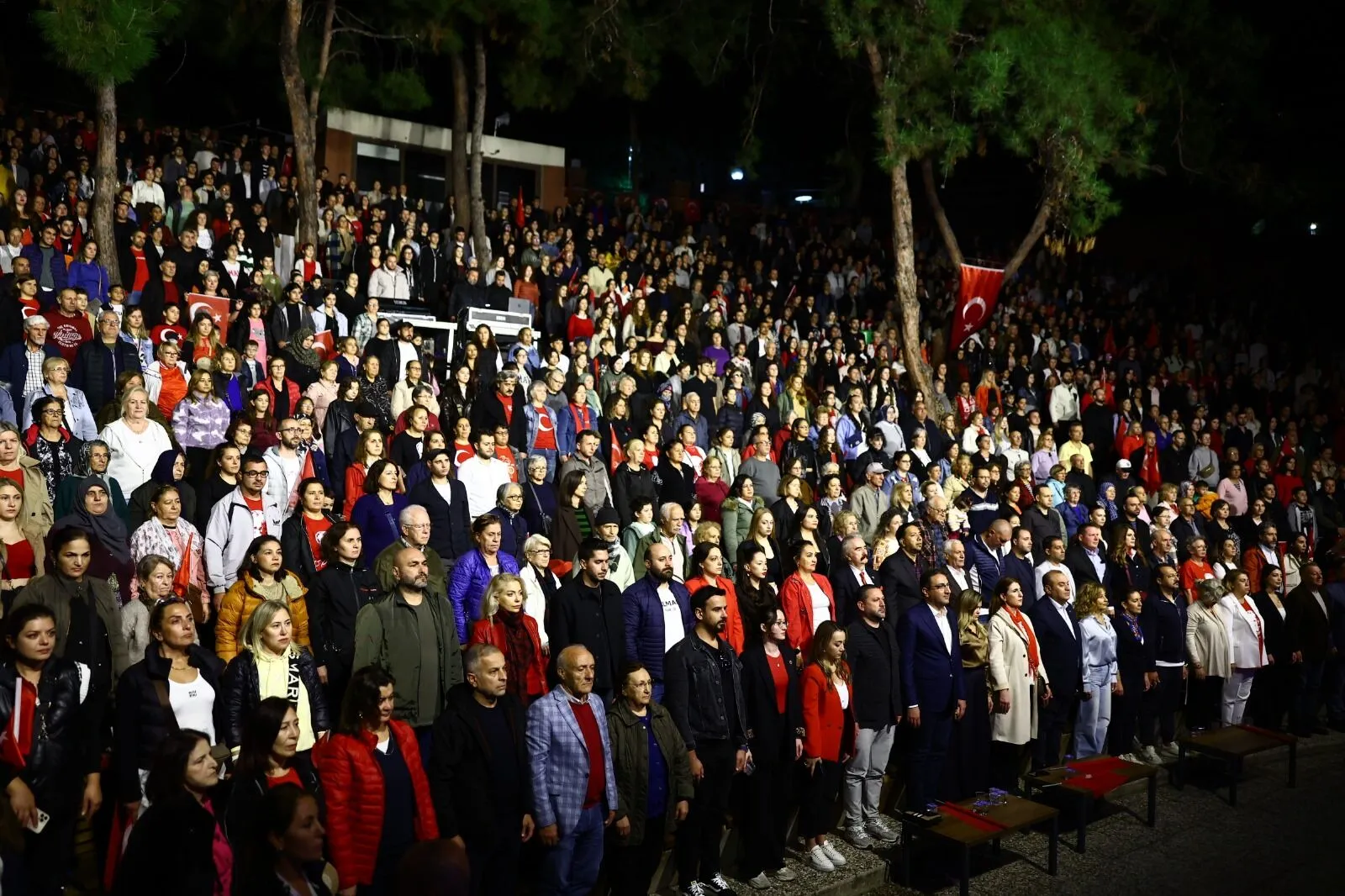 102. yıl coşkusu sokaklara taştı: Balçova’da muhteşem Cumhuriyet kutlaması