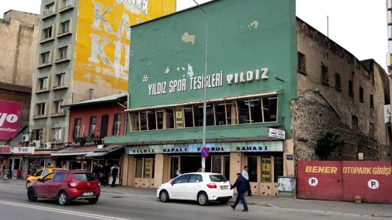izmirin-kaderine-terk-edilen-kulturel-degeri-yildiz-sinemasi