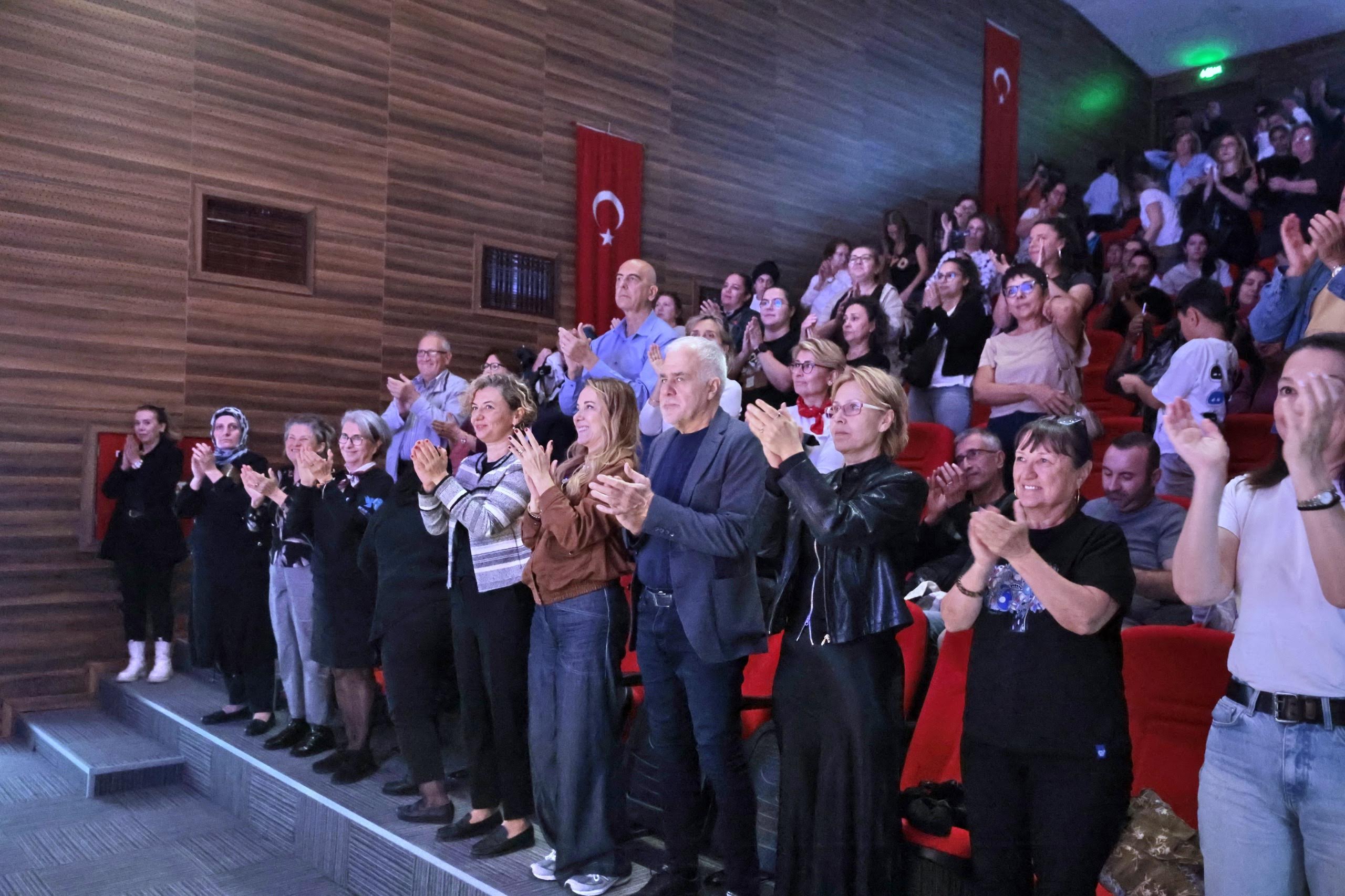 Konak’ta Atatürk’e oratoryolu anma