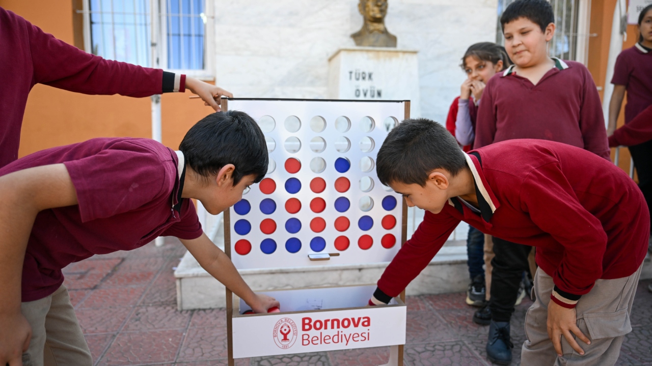 Başkan Eşki’den Okullara Zeka Geliştirici Oyuncak (2)