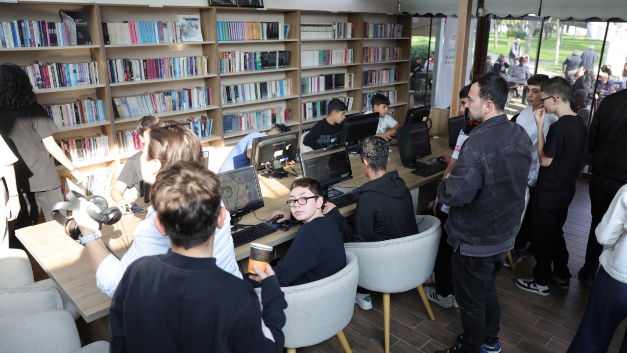 Bayraklı Belediyesi’nden Sınav Senesindeki Öğrencilere Dijital Destek