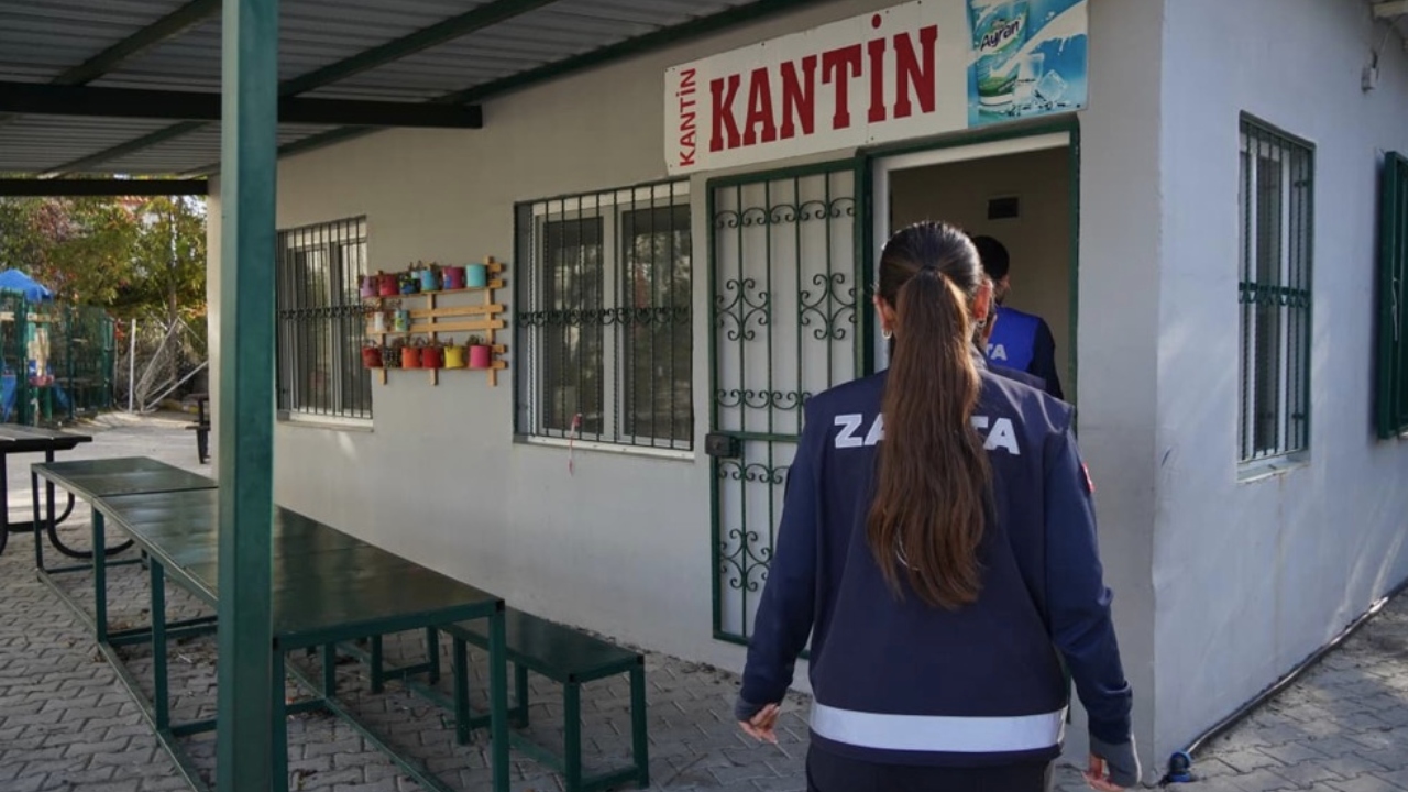 Çeşmede Market Ve Okul Kantinlerine Sıkı Denetim