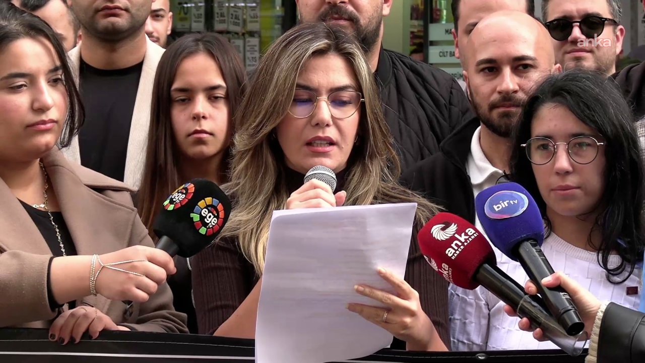 Chp İzmir Gençlik Kolları’ndan, Trt Eylemi Dezenformasyon Son Bulsun, Dava Canlı Yayınlansın (1)