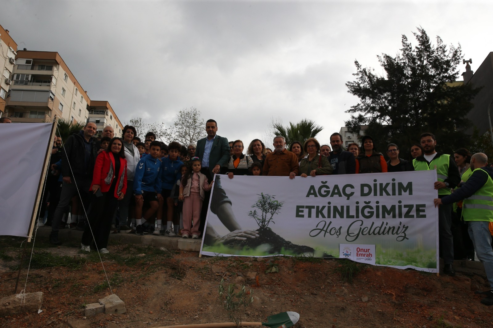 Çiğli’de Fidan Seferberliği Geleceğe Nefes Oluyorlar (3)