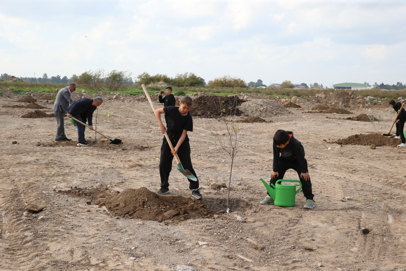 Çiğli’de Fidan Seferberliği Geleceğe Nefes Oluyorlar (4)
