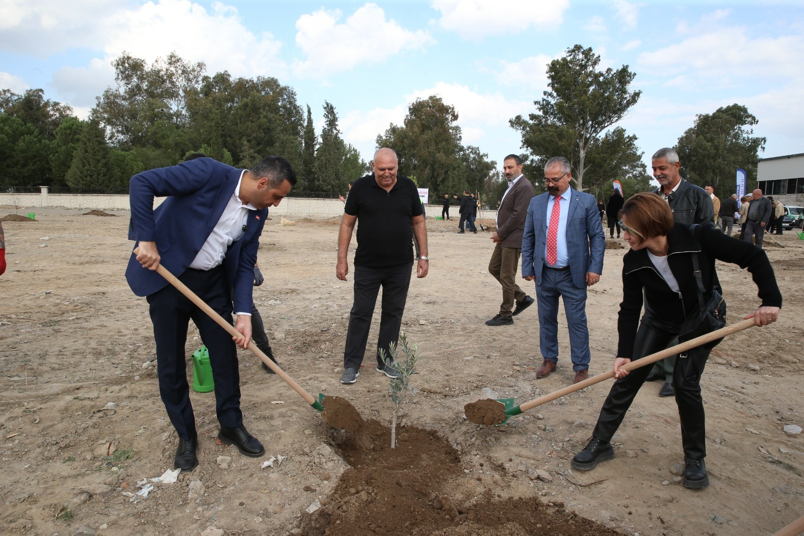 Çiğli’de Fidan Seferberliği Geleceğe Nefes Oluyorlar (5)