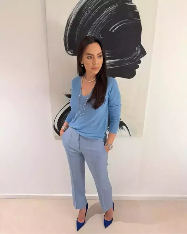 Mavide huydur bizde diyerek paylaşım yaptı: Ebru Gündeş'in paylaşımından çok üzerindeki servet dikkat çekti