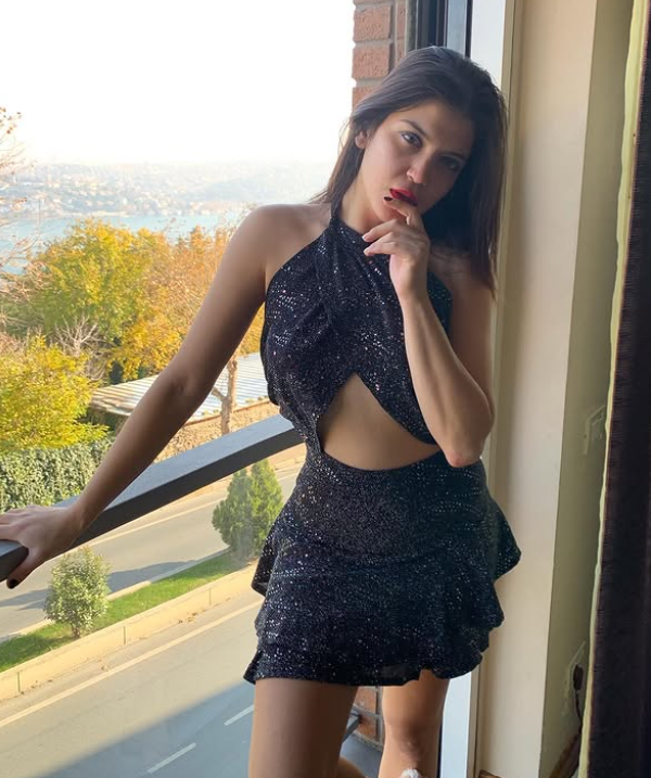 Feyza Civelek’e hayranından dudak uçuklatan teklif: Sadece bir dakikaya binlerce lira!