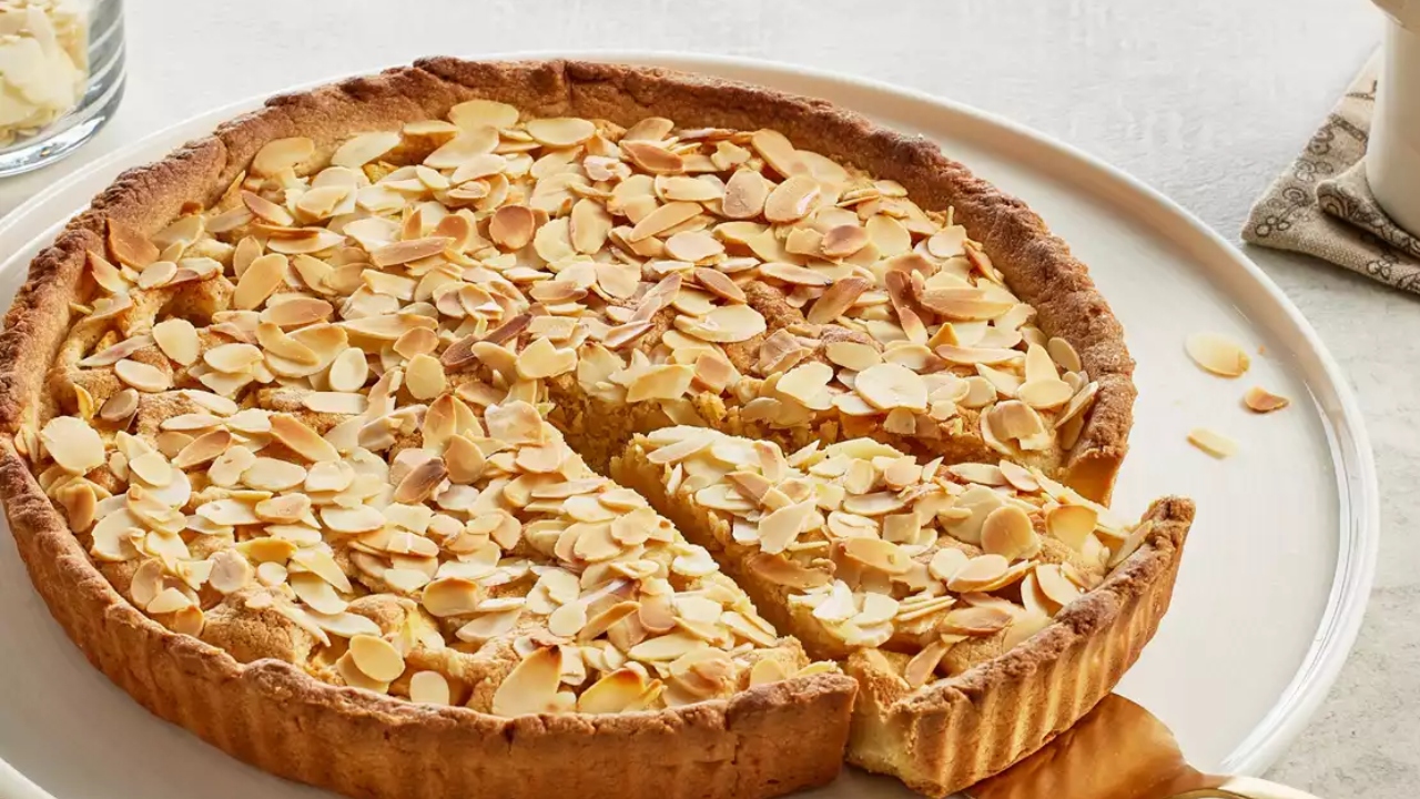 Fırın Kullanmadan 15 Dakikada Hazırlanan Elmalı Turta Tarifi (2)
