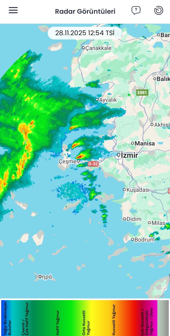 İzmir’de yağış etkisini artırıyor: Çeşme’de dolu etkili oldu