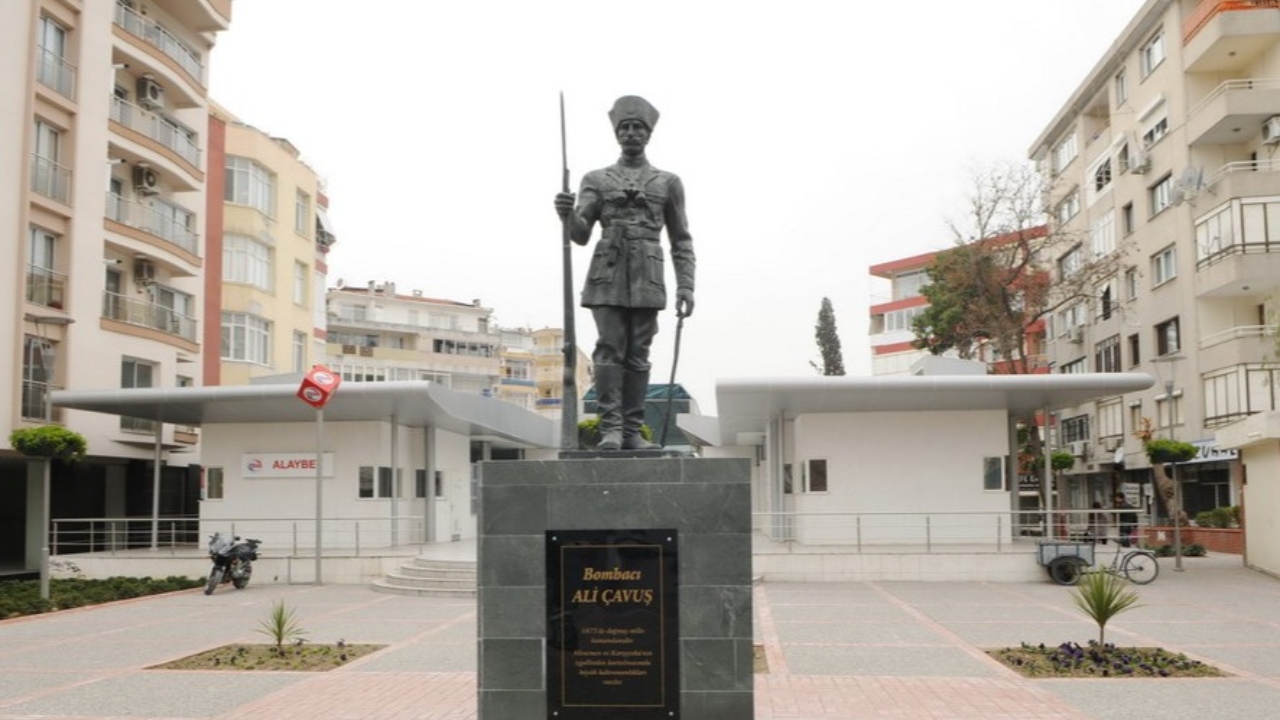 Karşıyaka’nın Anıt ve Heykelleri: Kent tarihine damga vuran eserler