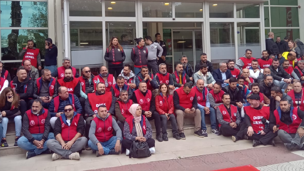 İzmir Büyükşehir’de Işçiler Eylemde 3 Aylık Fazla Mesailer Ödenmedi, Sabır Taştı! (1)