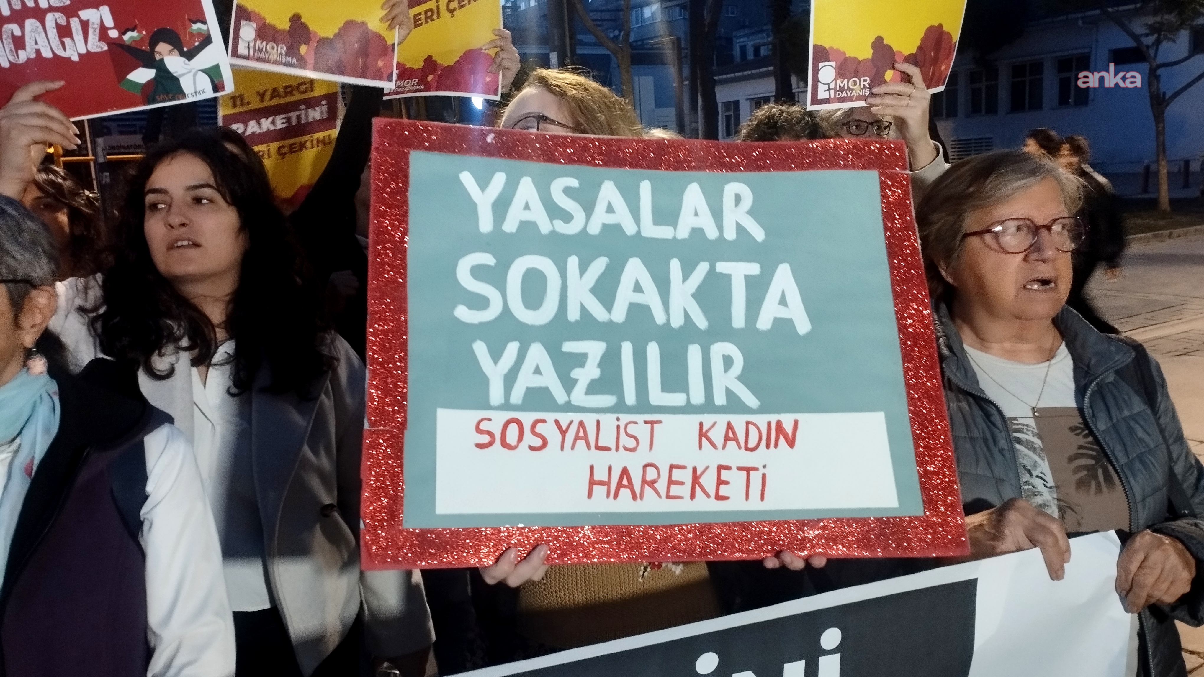 İzmir Kadın Platformu’ndan 11. Yargı Paketine Tepki Genel Ahlak Bahanesiyle Bedenlerimize Karışamazsınız (1)