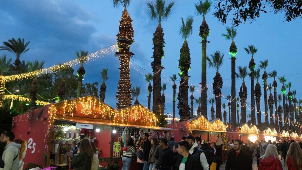 İzmir, Yeni Yılı Rengarenk Bir Festivalle Karşılıyor (2)