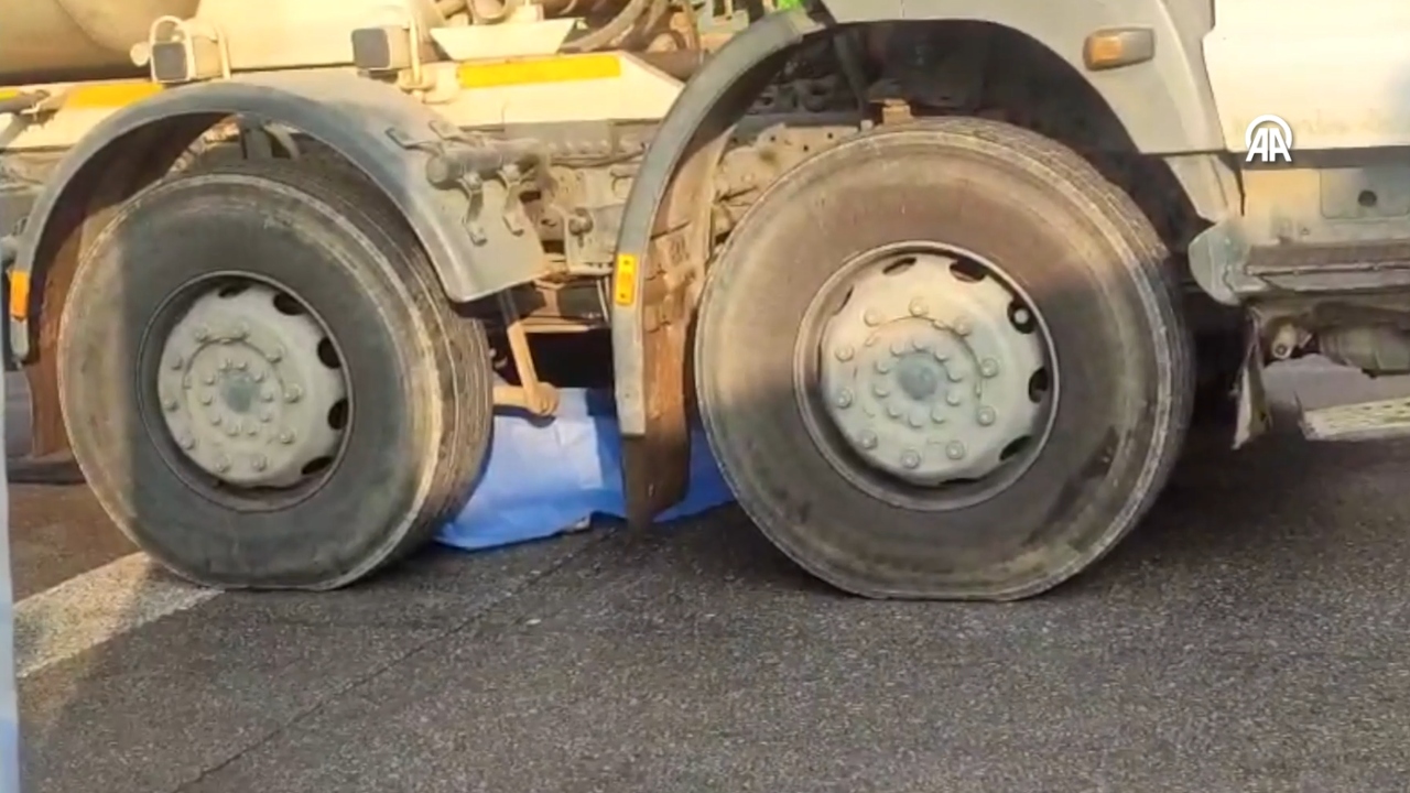 İzmir'de Beton Mikserinin Çarptığı Kadın Öldü, Torunu Yaralandı