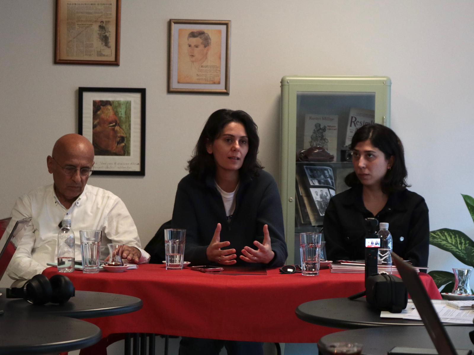 İzmir'de Çöp Krizi Sürüyor İnsanlar Nefes Bile Alamıyor (1)