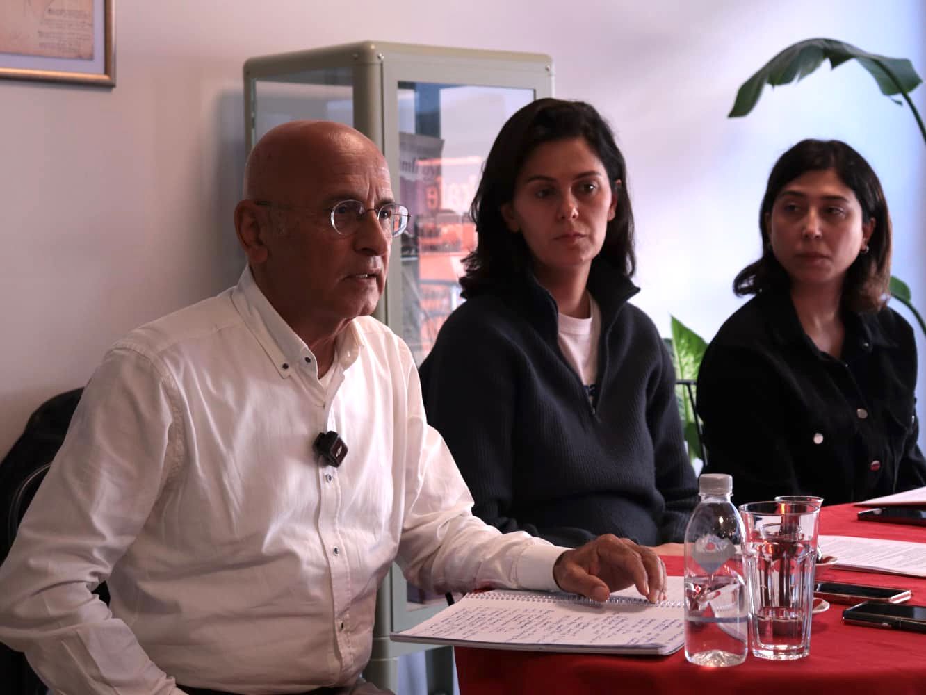 İzmir'de Çöp Krizi Sürüyor İnsanlar Nefes Bile Alamıyor (2)