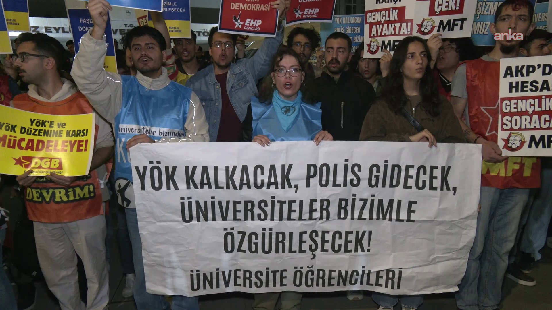 İzmir’de Öğrenciler Sokakta Bütçe Kayyum Rektörlerin Cep Harçlığı Olmuş Durumda (1)-1