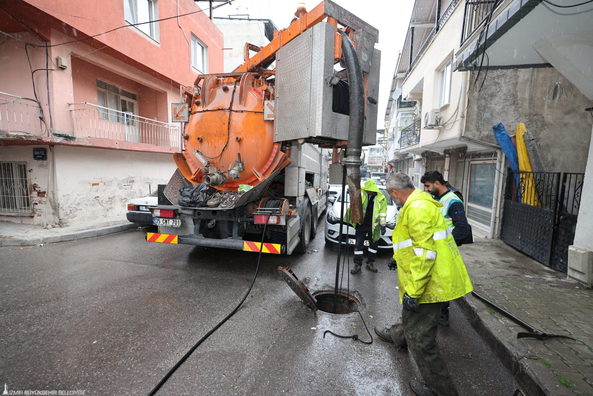 İzmir’de Yağış Alarmı Sarı Kod Uyarısı Sonrası Ekipler Harekete Geçti (1)