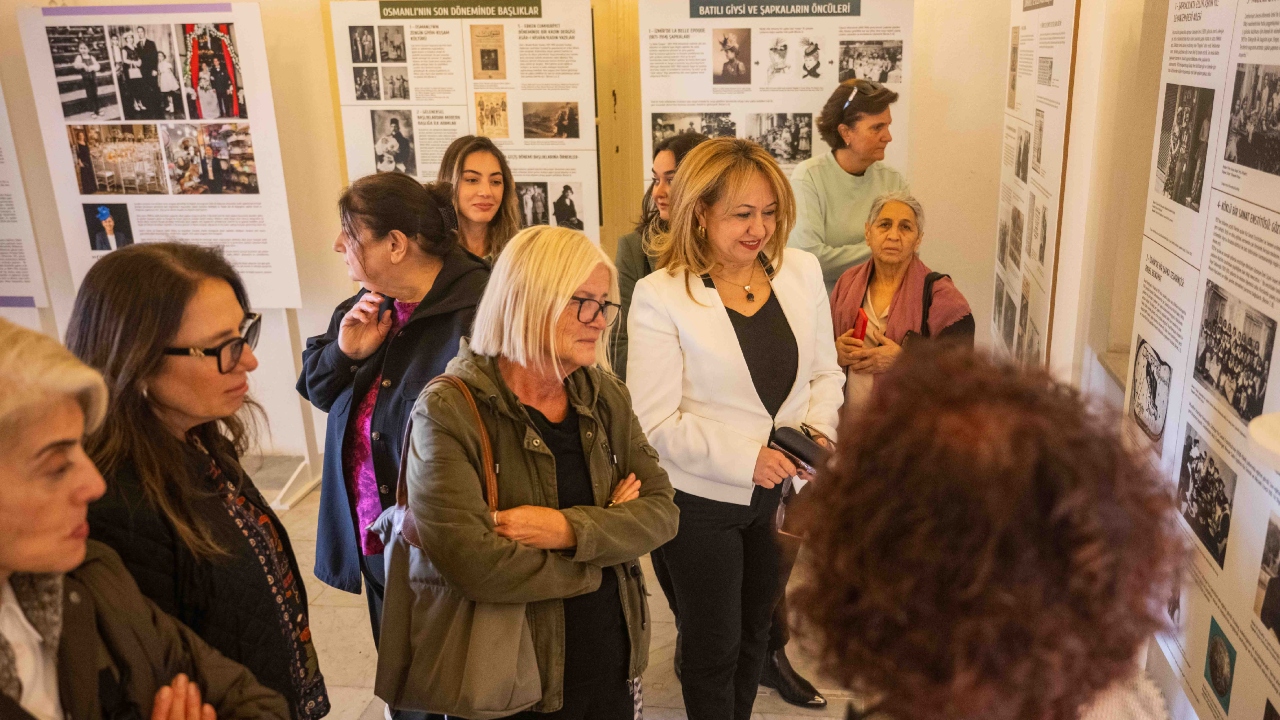 Kadın Şapka Kültürünün İzmir’deki 100 Yıllık Yolculuğu Bornova’da Sergilendi