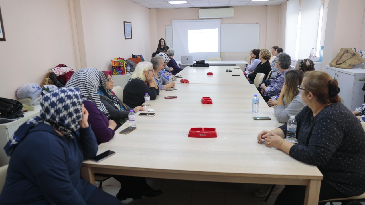 Konak’ta Farkındalık Eğitimi Aileler Madde Bağımlılığına Karşı Bilinçleniyor