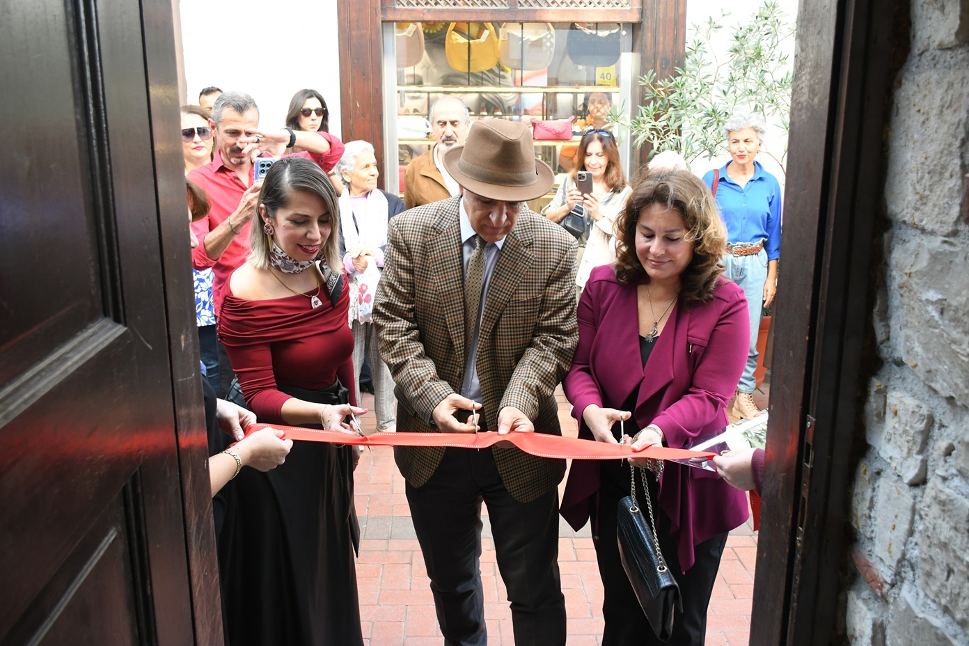 Kuşadası’nda Sanatın Büyüleyici Yolculuğutoprak Ve Ateşin Aşkı