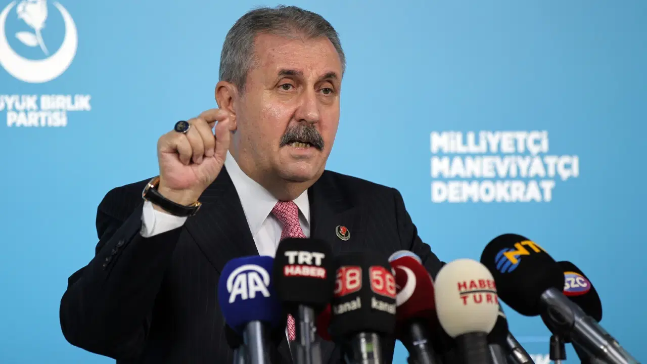 Gülben Ergen ile Mustafa Destici arasındaki gerilim tırmanıyor: Ben kin değil avukat tutuyorum!