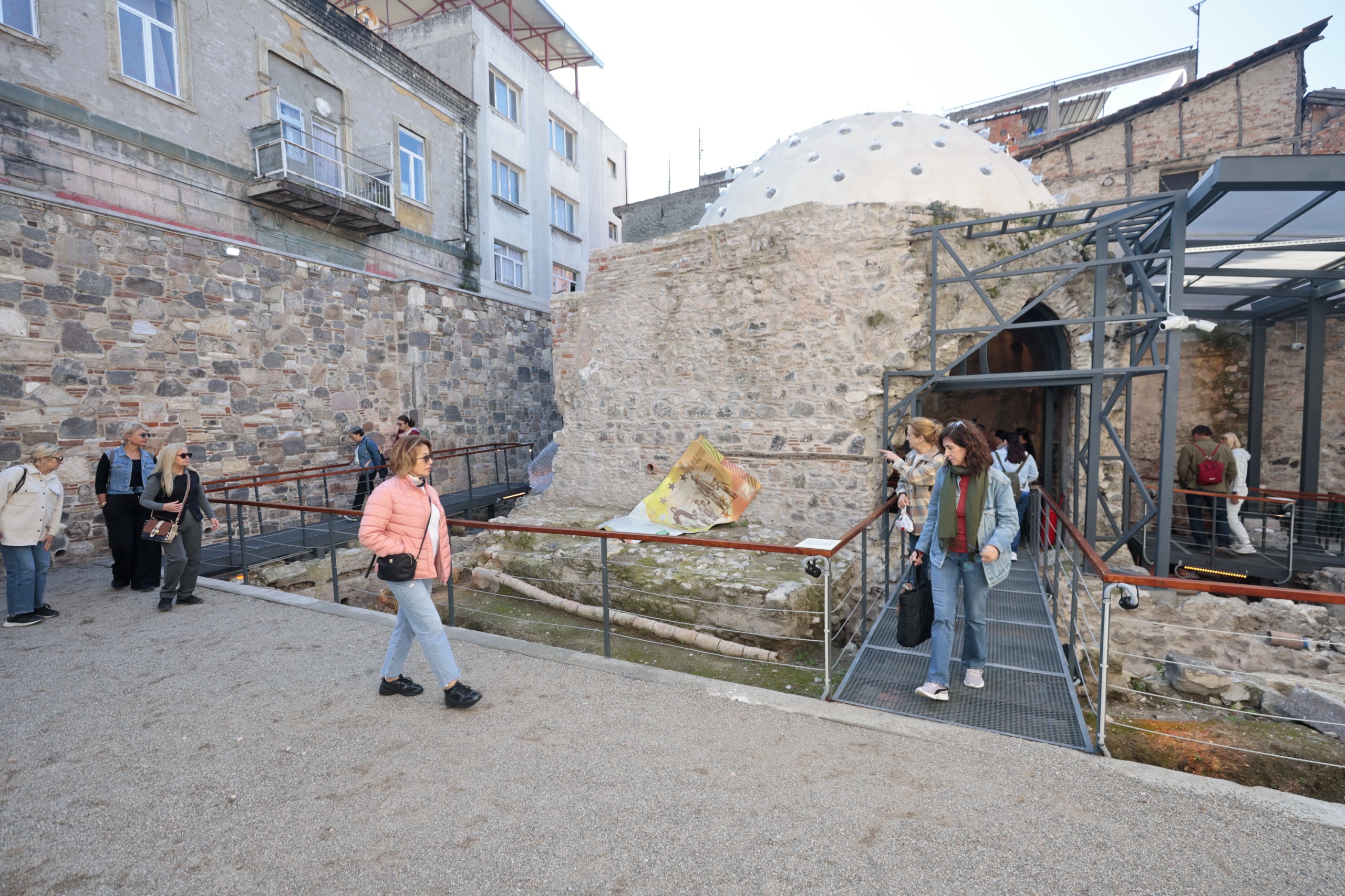 Tarihi hamamda sanat keyfi