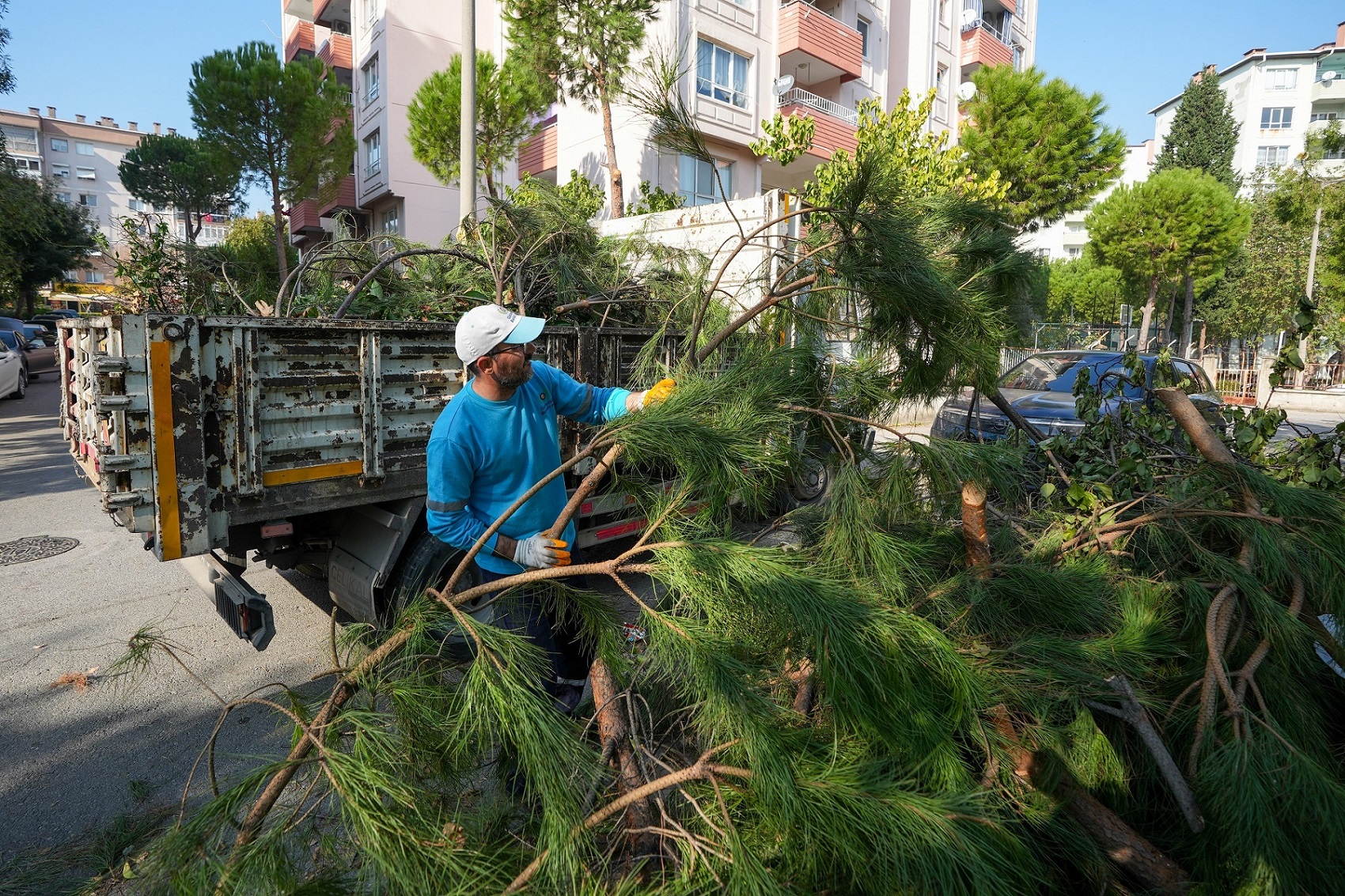 Gaziemir Belediyesi’nden temizlik hamlesi: Bahçe atıkları kapı kapı toplanıyor