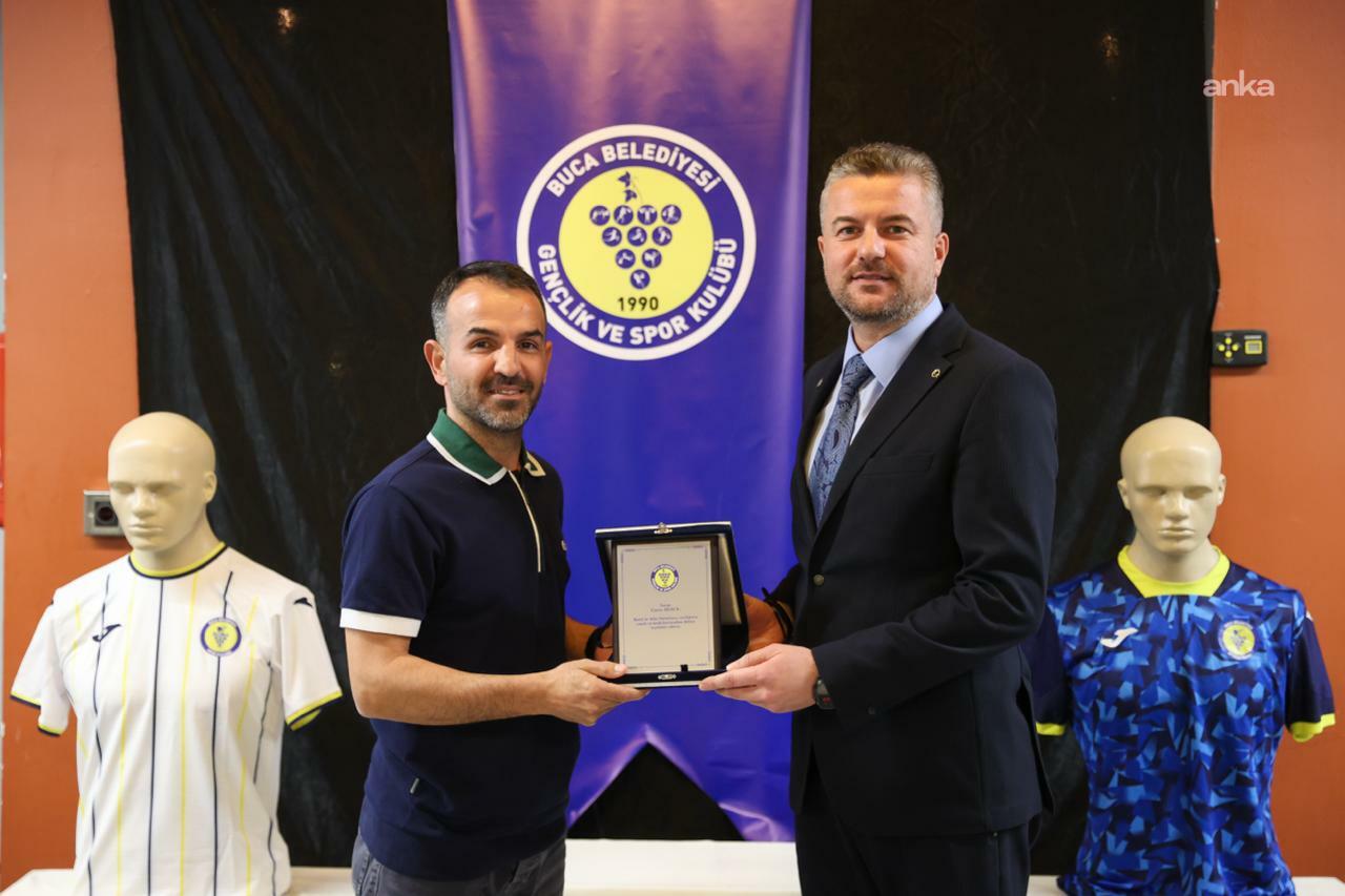 Tozlu Sahalardan Dayanışma Gecesine Buca’nın Futbol Yıldızları Buluştu (4)