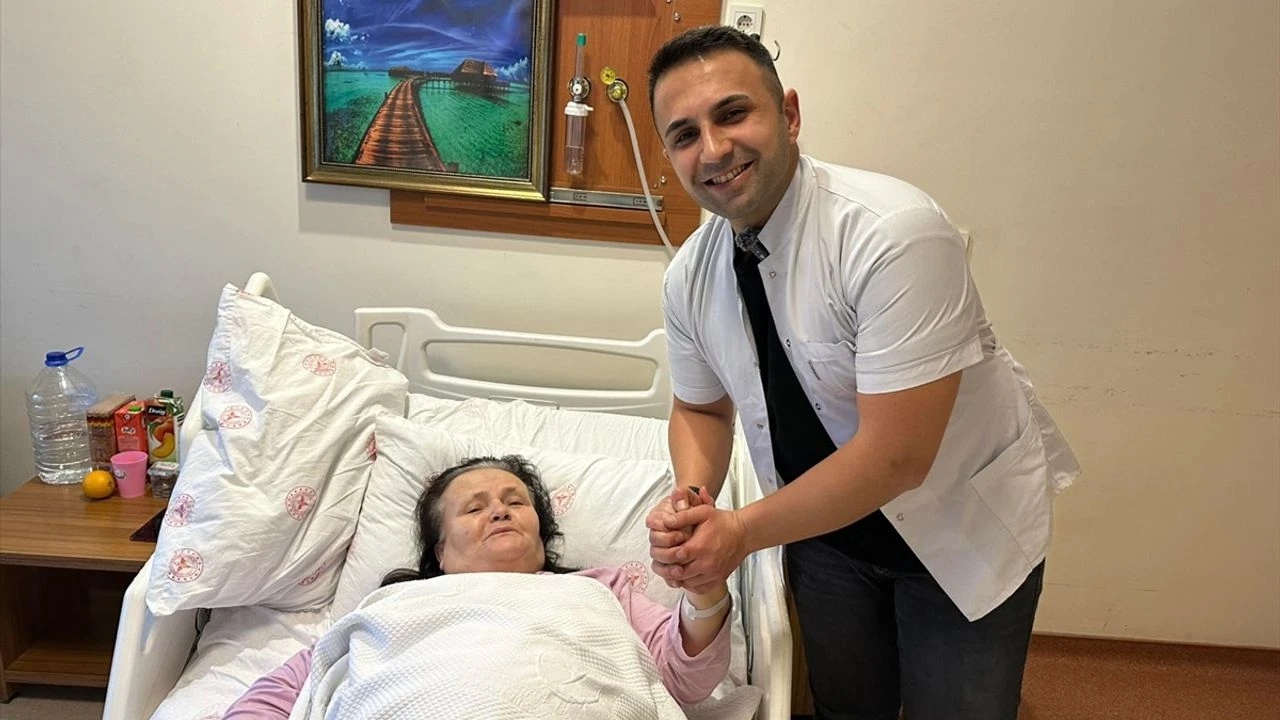 Türkiye'de Nadir Rastlanan Vaka! Karın Ağrısıyla Gitti 20 Binden Fazla Taş Çıktı (1)