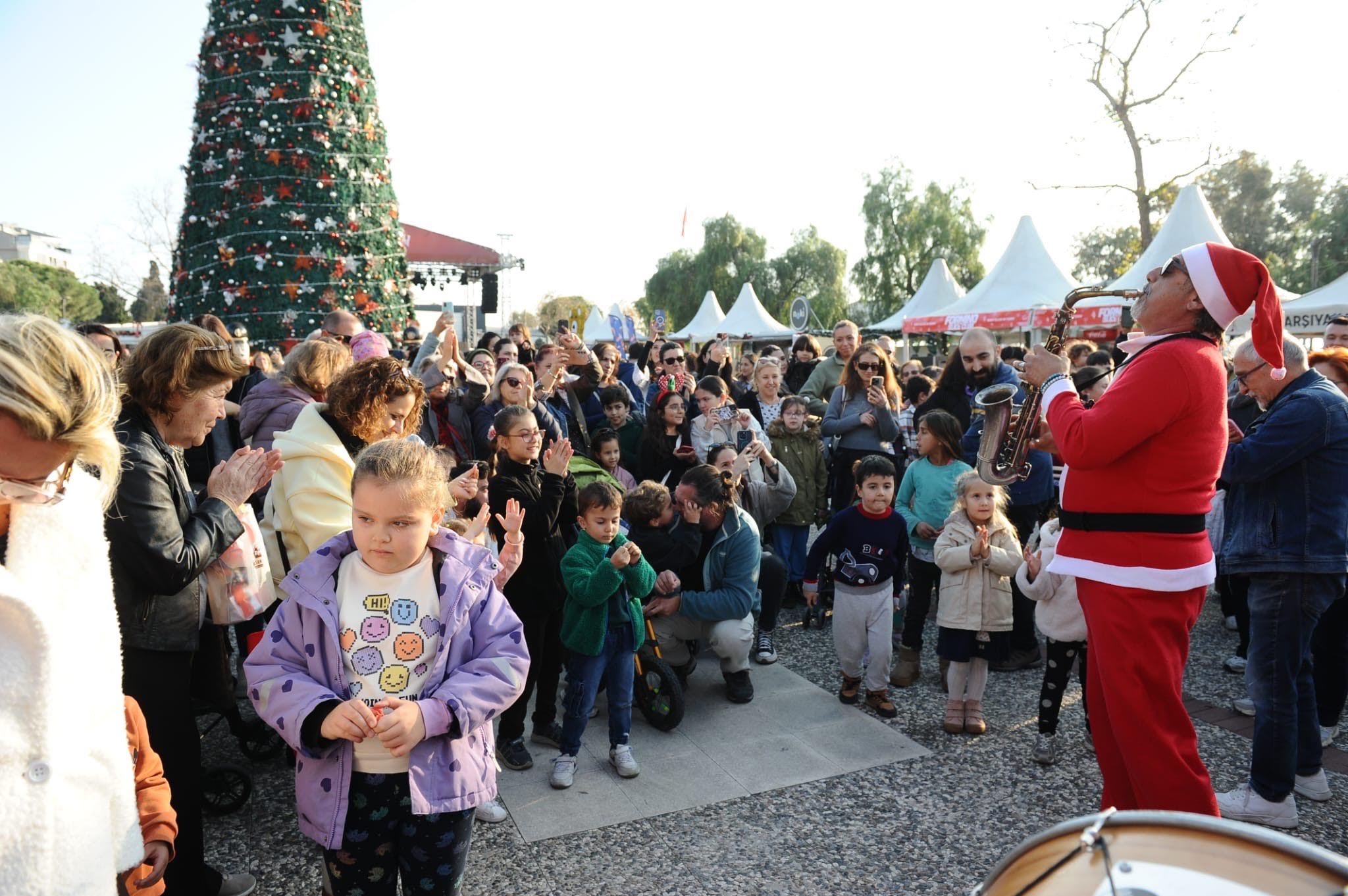 Karşıyaka’da Yeni Yıl ruhu: Festival 31 Aralık’a kadar devam edecek