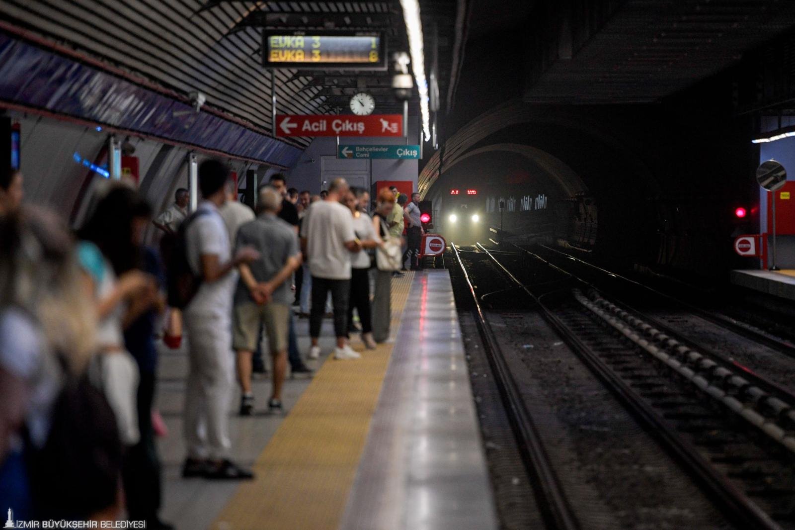 O gün ulaşım aksamayacak: İzmir ulaşımına yılbaşı düzenlemesi