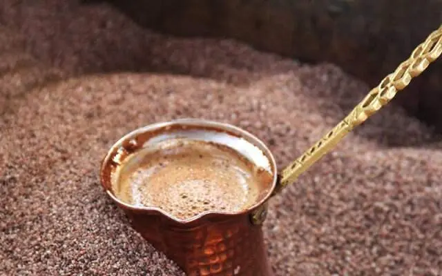 Lezzetiyle Urfa’yı geride bırakıyor: İzmir’de kahveyi bir de burada için!