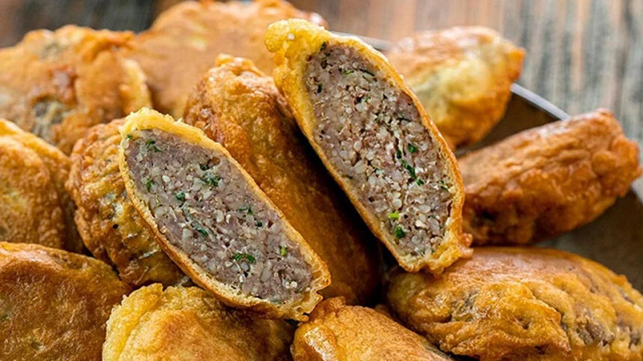 600 Yıllık Çınarın Gölgesinde Bir İzmir Köyü Balıkçı Limanı Ve Sade Lezzetlerin Adresi