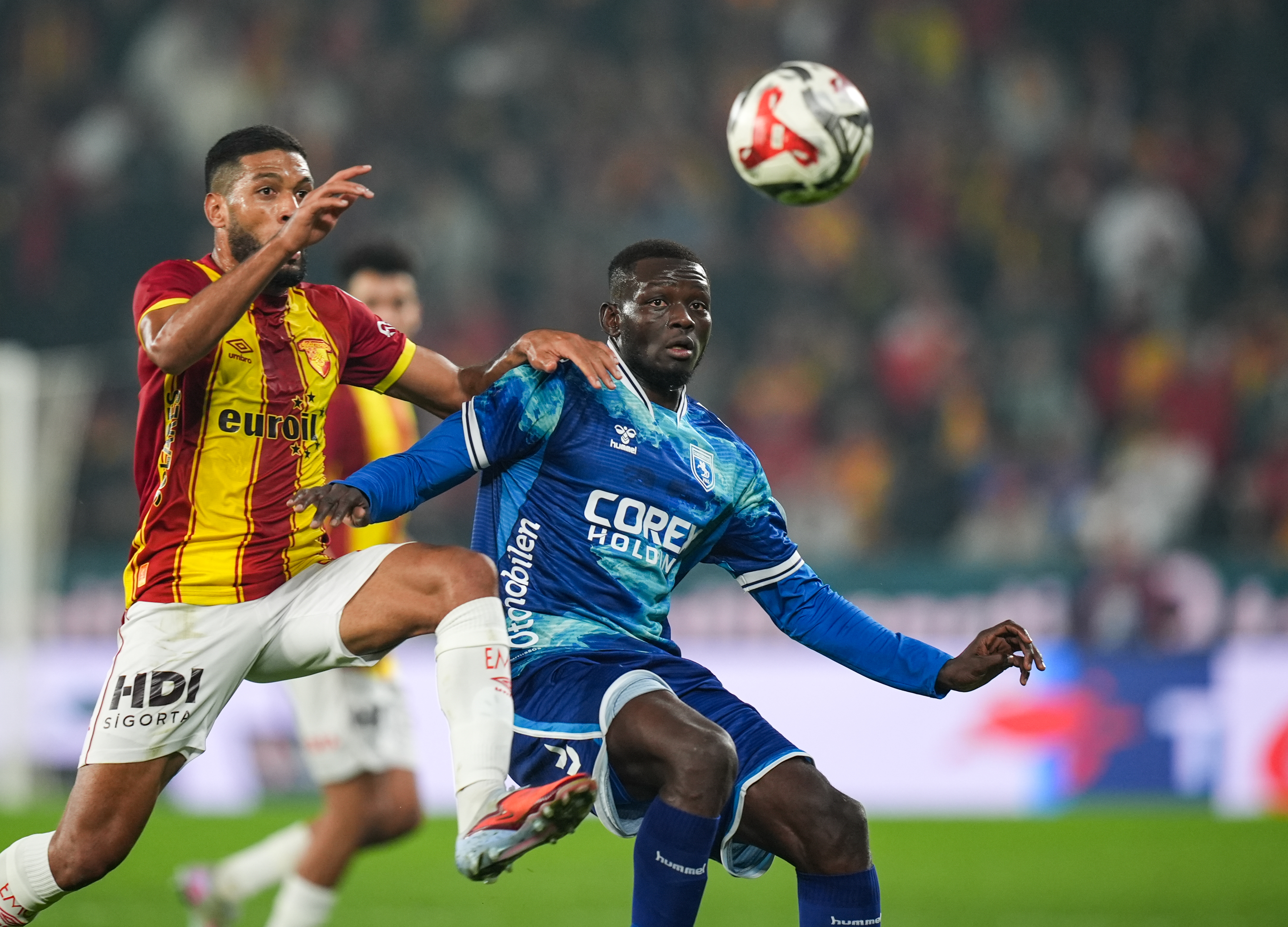 Olaylı sezona kısa bir ara: İzmir takımlarının ilk yarı karnesi!