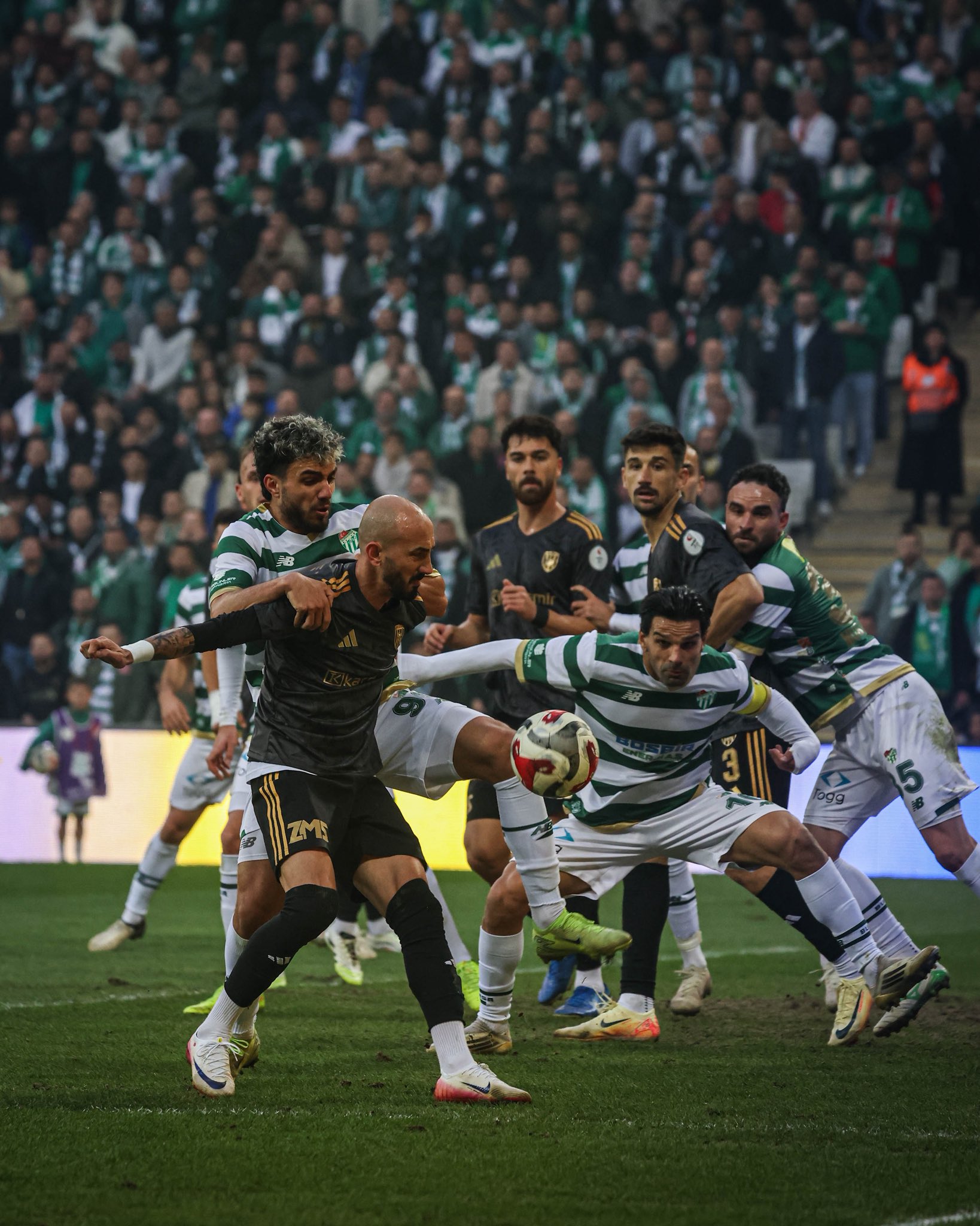 Olaylı sezona kısa bir ara: İzmir takımlarının ilk yarı karnesi!