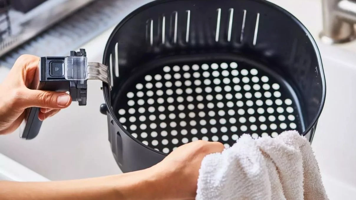 Airfryer’ınız Hep Temiz Kalsın İşte Bilmemeniz Gereken Temizlik Sırları! (5)