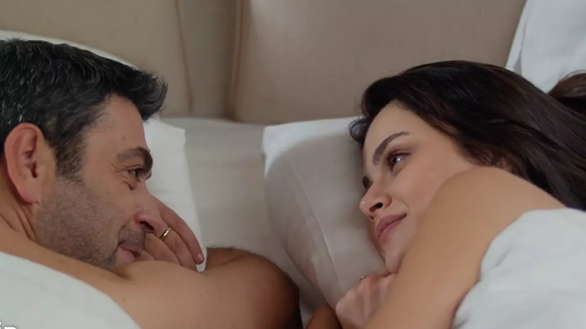 Alya Ve Cihan’ın Duş Sahnesi Sosyal Medyayı Salladı Uzak Şehir’in Son Bölümünü Tek Parça Ve Hd Izle (3)