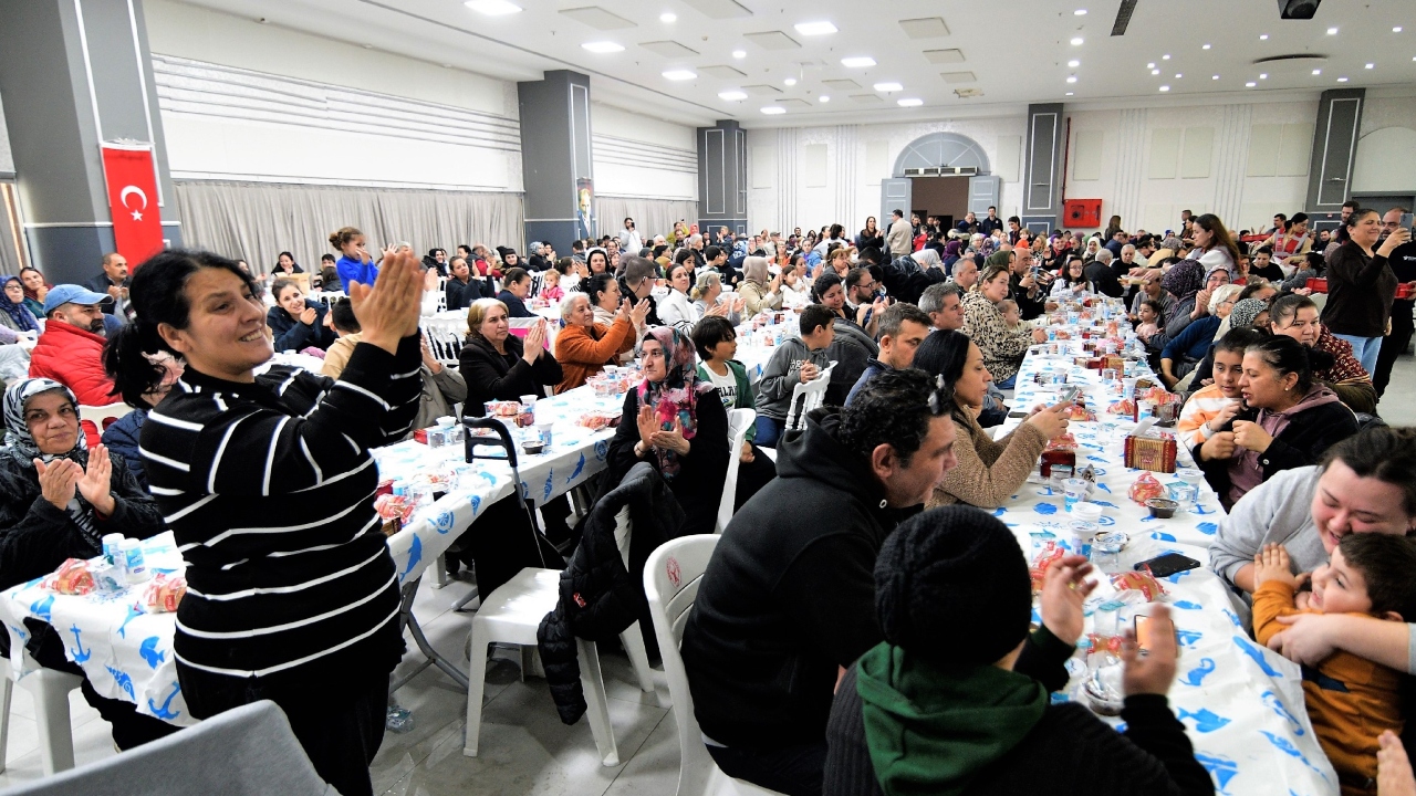 Başkan Eşki, Bornovalılarla Yeni Yıl Müjdesini Verdi (1)
