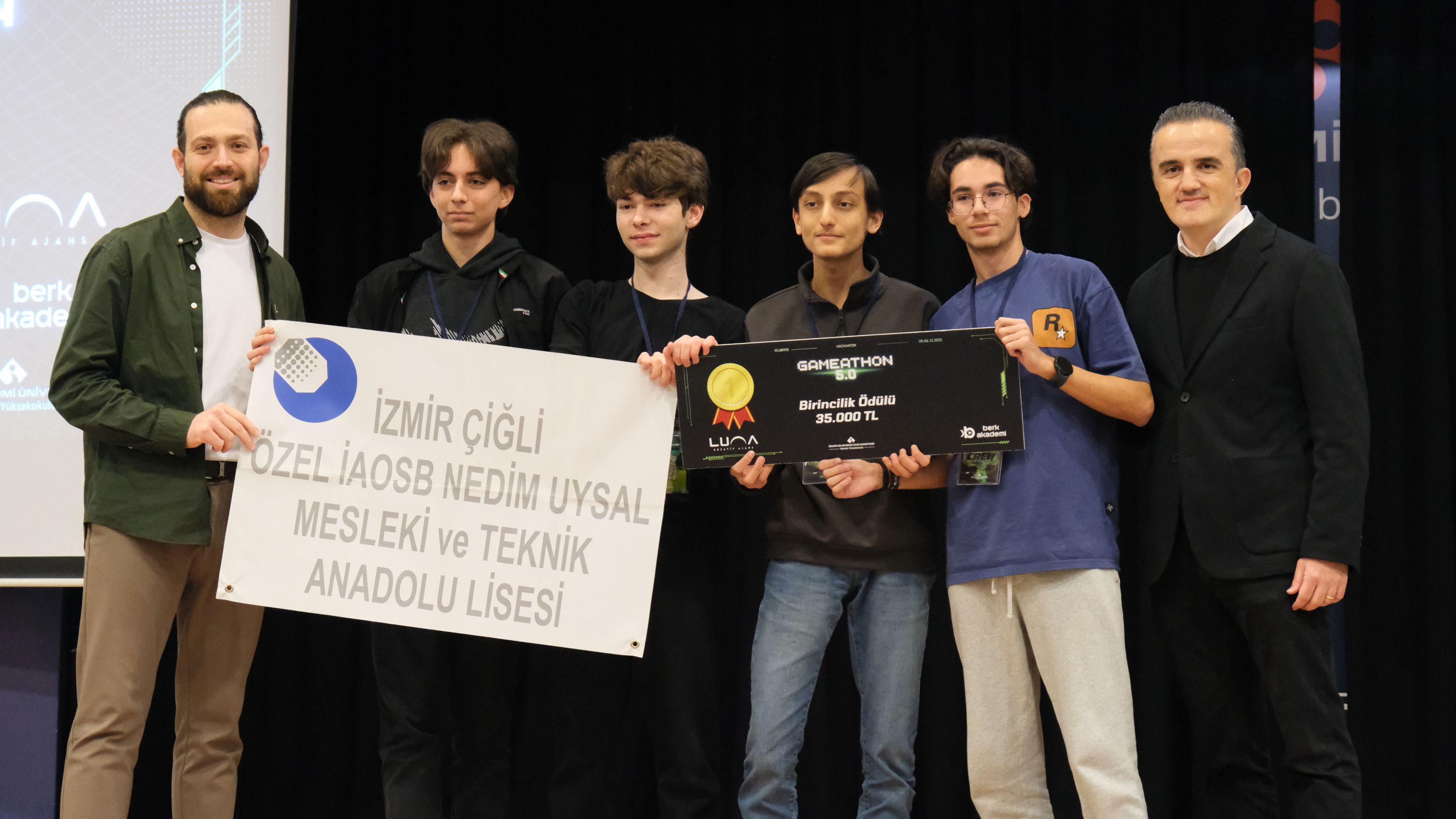 İEÜ’den Gameathon 5.0 etkinliği: En iyi oyunu geliştirmek için mücadele ettiler!