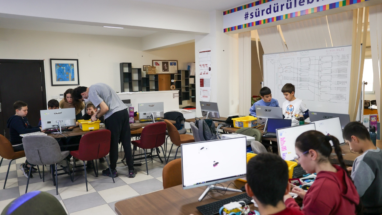 Buca’da Çocuklar Için Ücretsiz Robotik Kodlama Kurslarına Yoğun Ilgi (2)