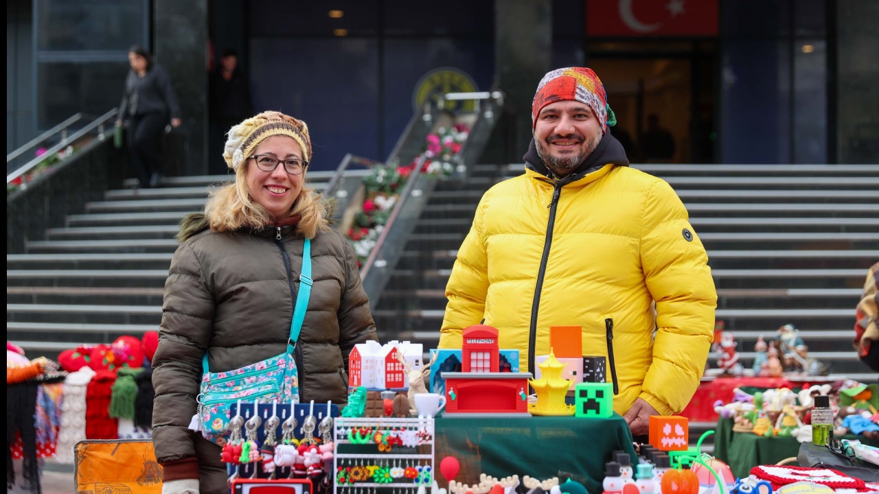 Buca’da Kurulan Yeni Yıl Pazarına Ilgi Büyüyor (1)