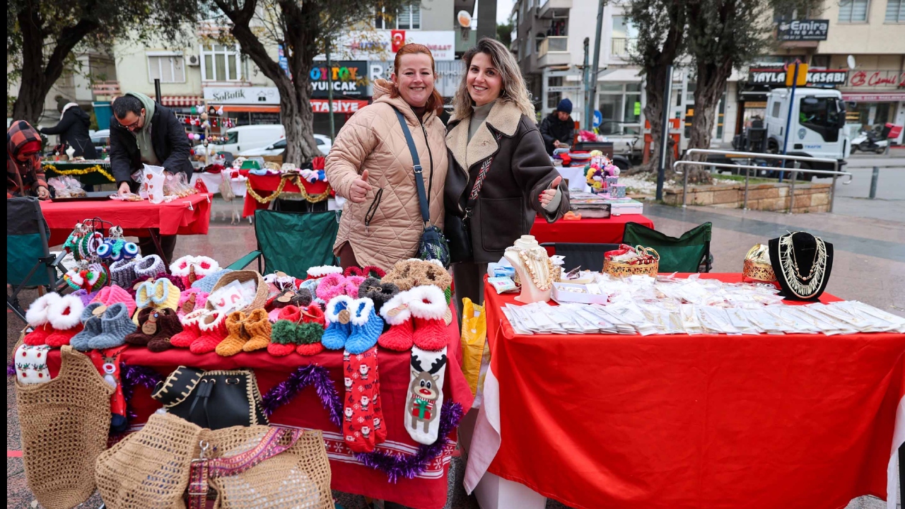 Buca’da Kurulan Yeni Yıl Pazarına Ilgi Büyüyor (2)